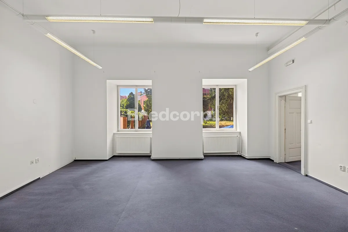 Pronájem kanceláře 240 m²
